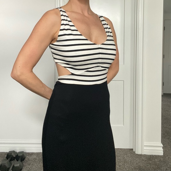 Venus Maxi Dress - Picture 3 of 5